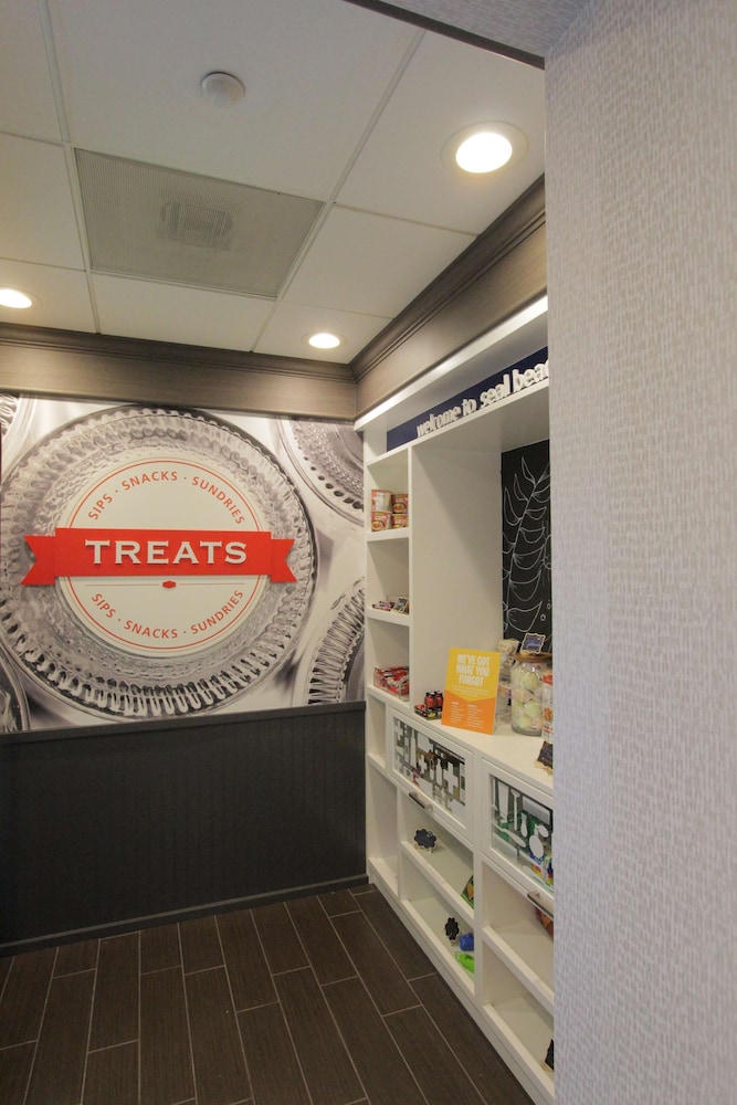 Hampton Inn & Suites Seal Beach - photo 18