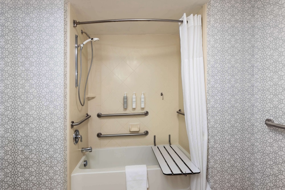 Hampton Inn & Suites Savannah Airport - photo 20