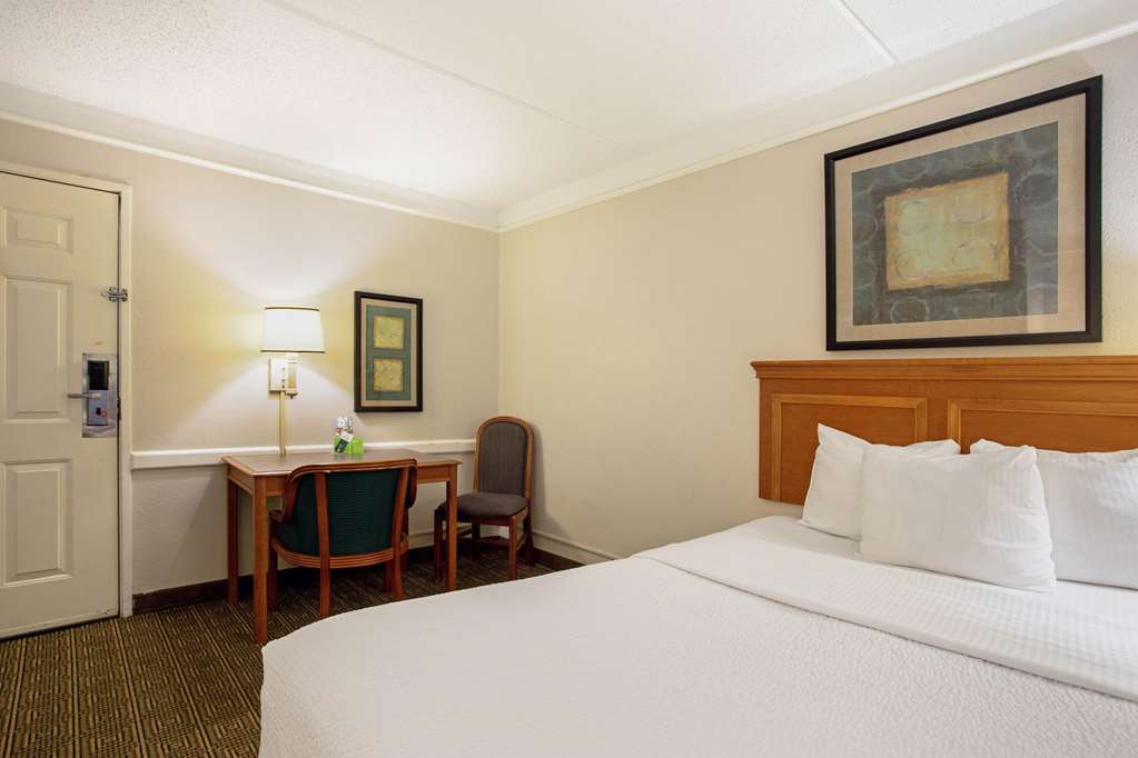 La Quinta Inn Lexington Horse Park - photo 26