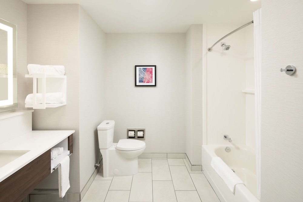 Hampton Inn & Suites by Hilton Rochester Downtown - photo 35