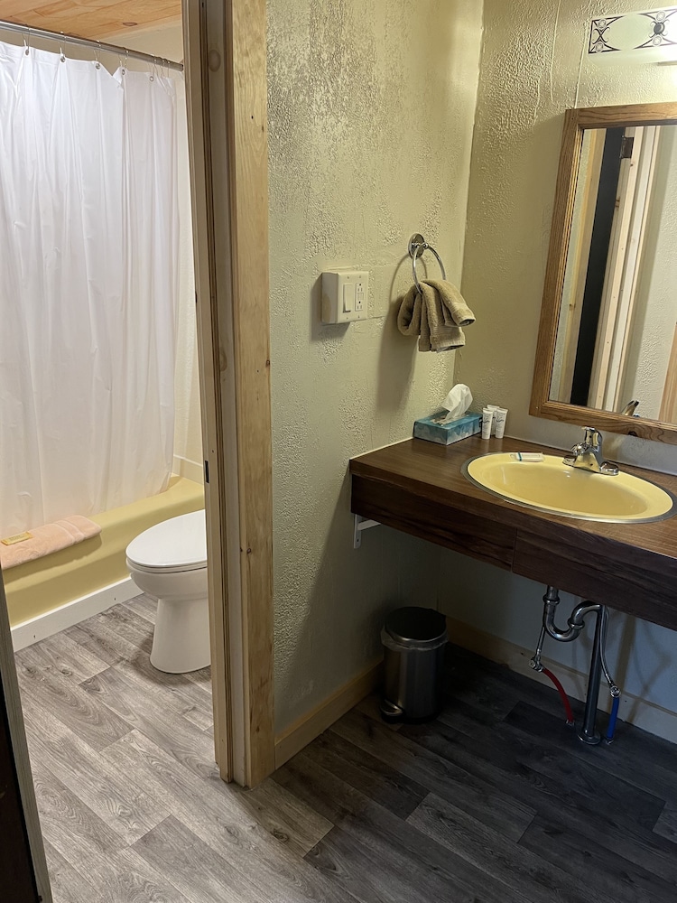 Brookside Motor Inn - photo 26
