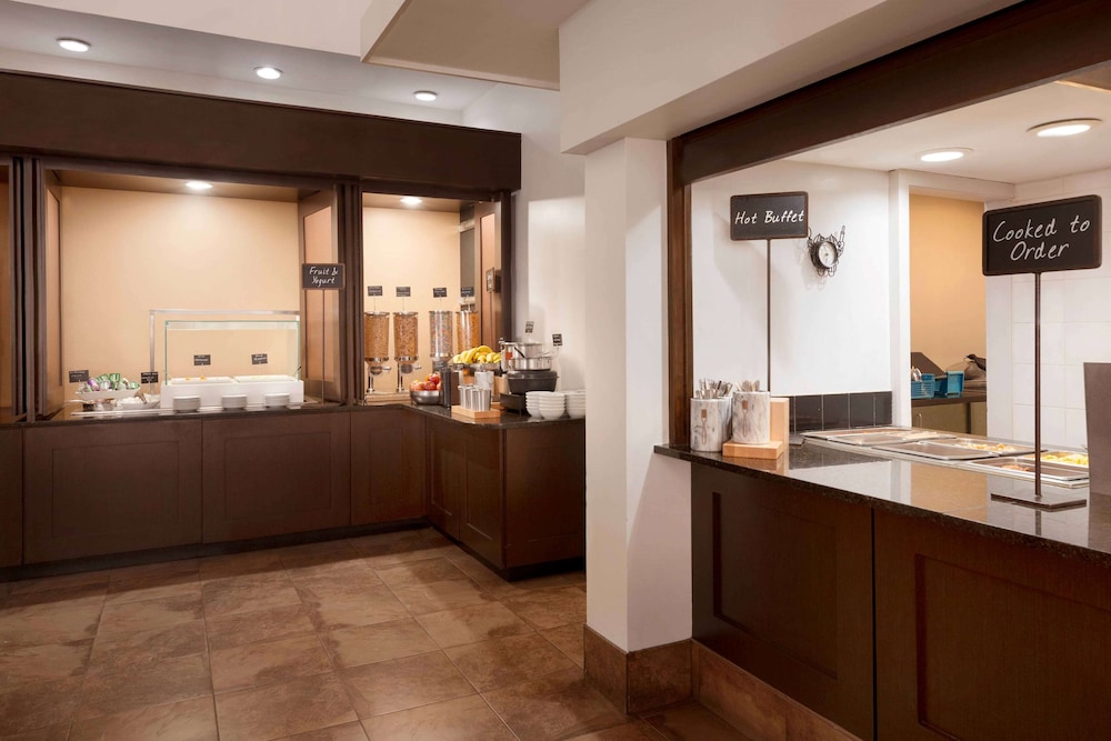 Embassy Suites by Hilton Baltimore at BWI Airport - photo 32