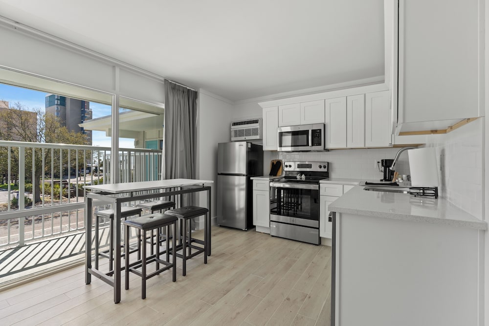 Fin's Inn & Suites - photo 10