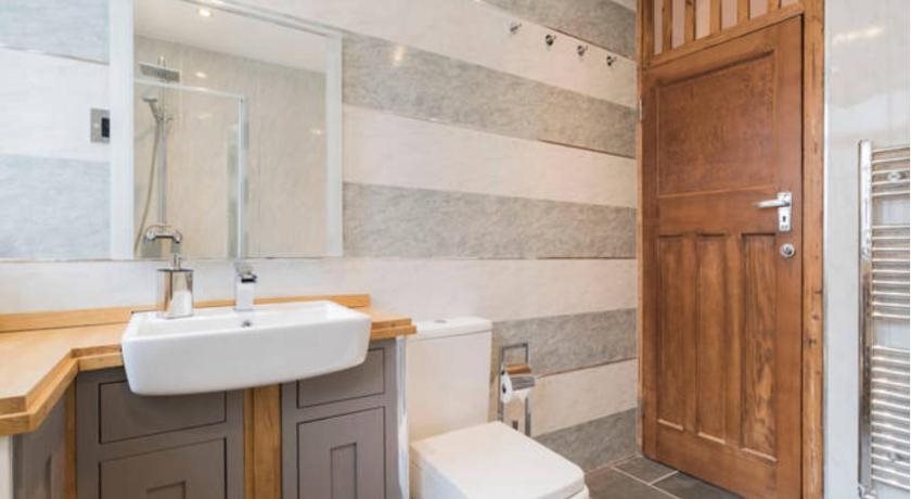DD Luxury Guesthouse — 4-Star Luxury Hotel in London, United Kingdom