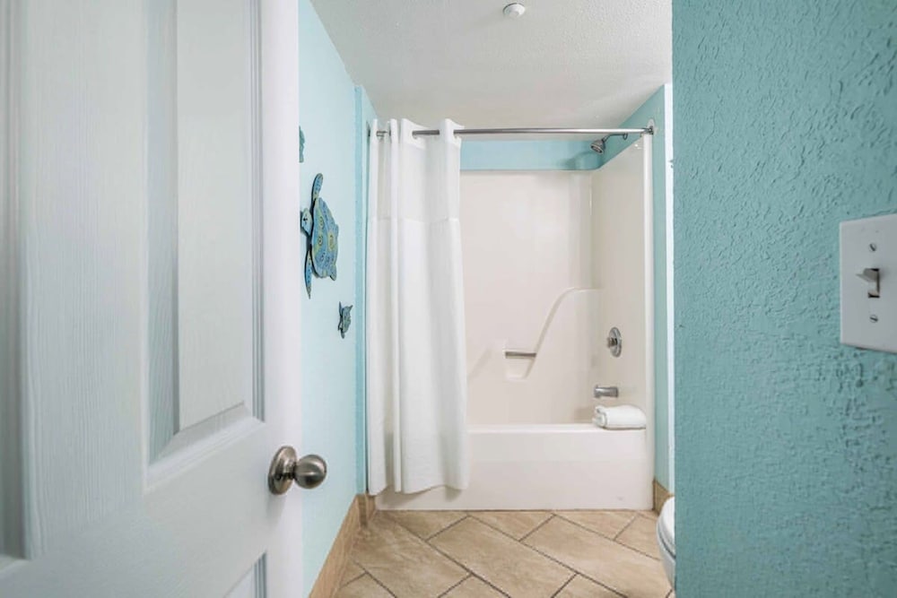 Tortuga Suite at Sunrise Suites Resort Heated Pool Hot Tub & Free Parking - photo 21