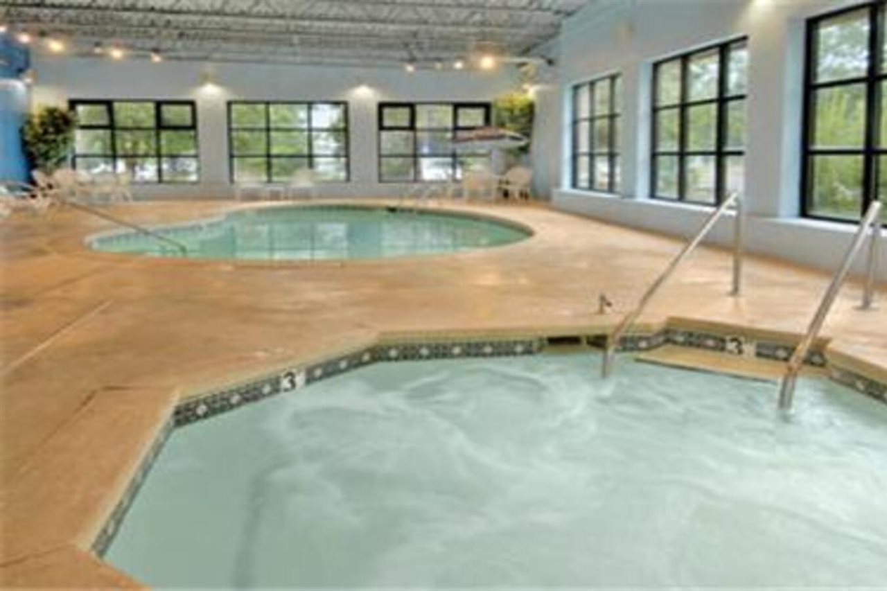 Baymont by Wyndham Battle Creek I 94 - photo 6