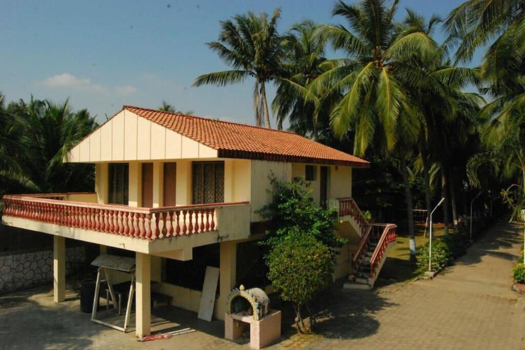 Blue Bay Beach Resort — hotel in Seven Pagodas