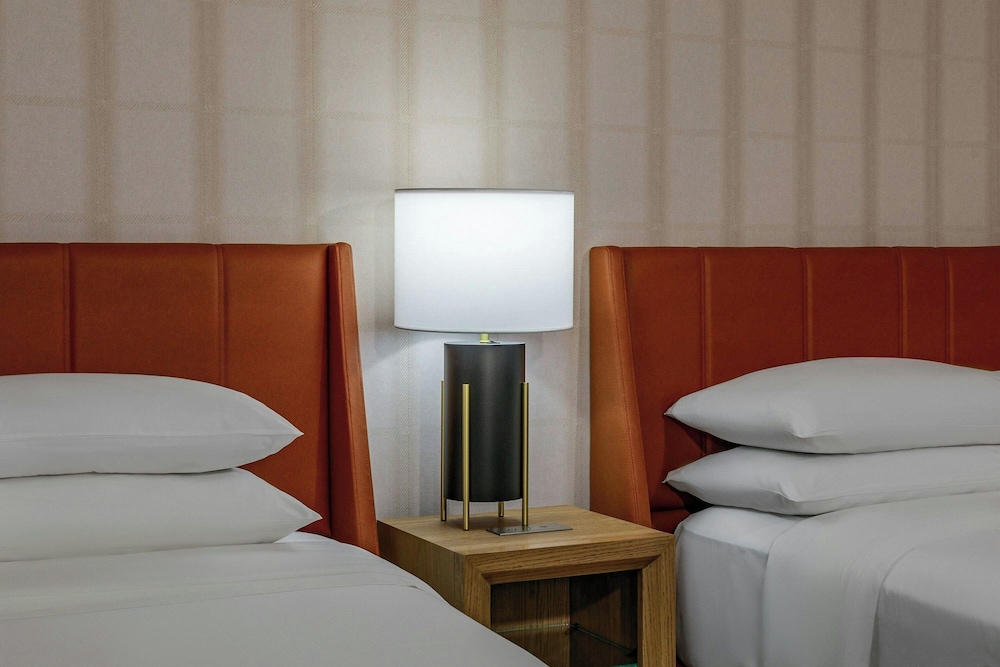 Sheraton Commander Hotel - photo 45