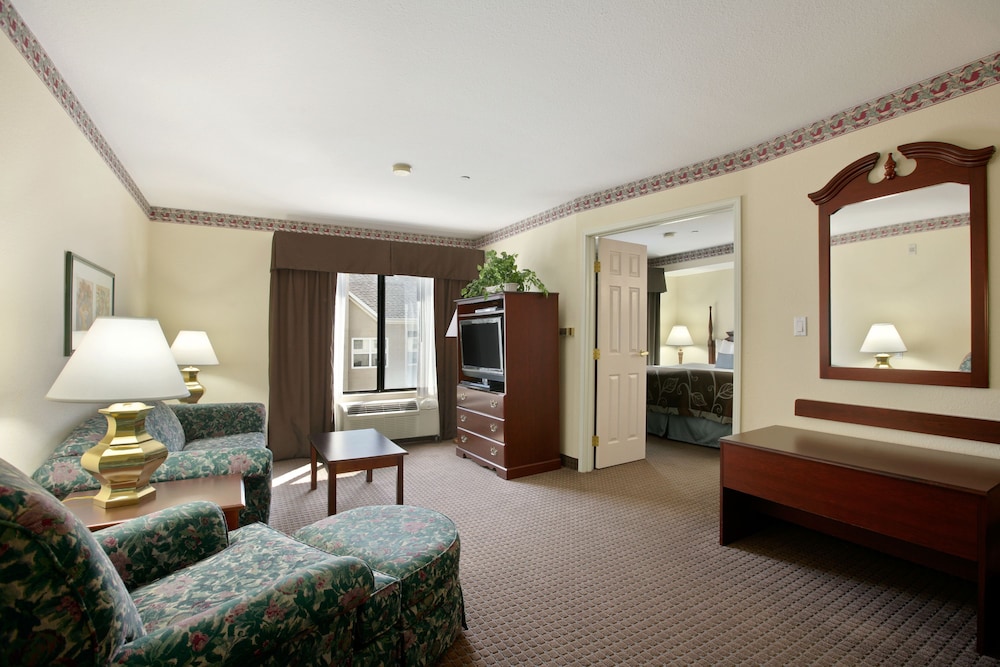 Holiday Inn Express & Suites Indianapolis Northwest by IHG - photo 21