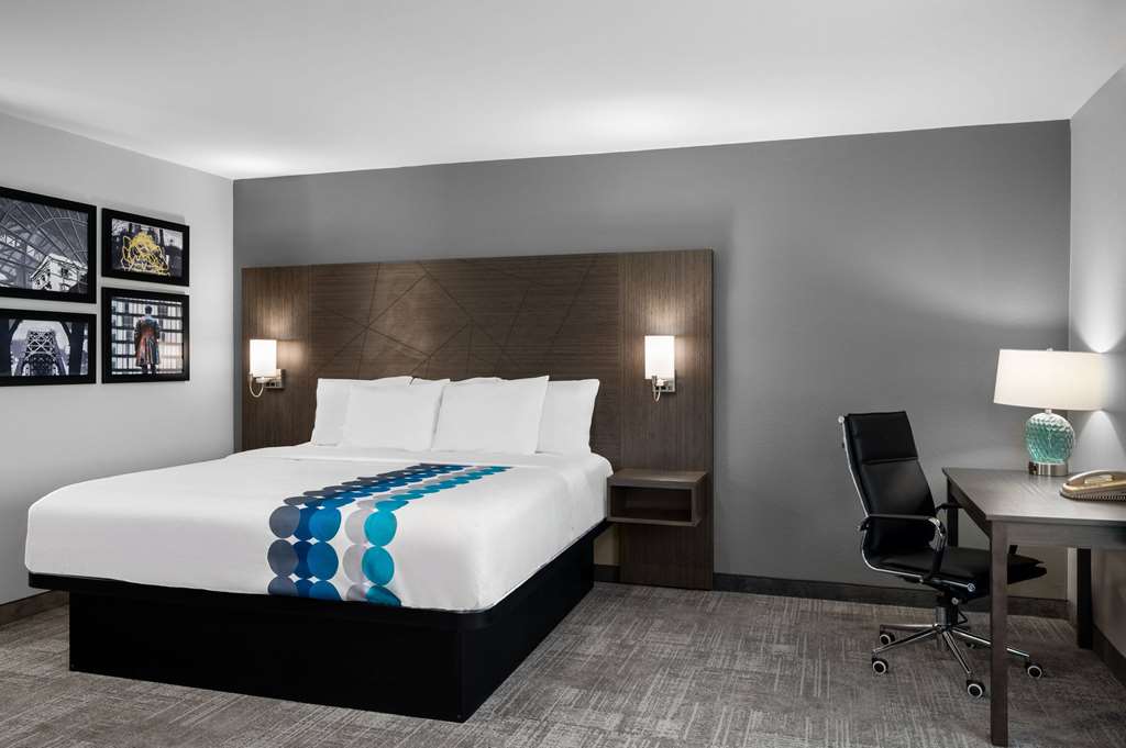 La Quinta Inn by Wyndham Indianapolis Airport Executive Dr - photo 7