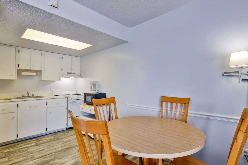 Coastal Waters Inn - photo 50