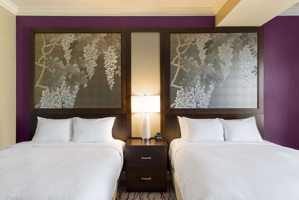 DoubleTree by Hilton Hotel Savannah Historic District - photo 20
