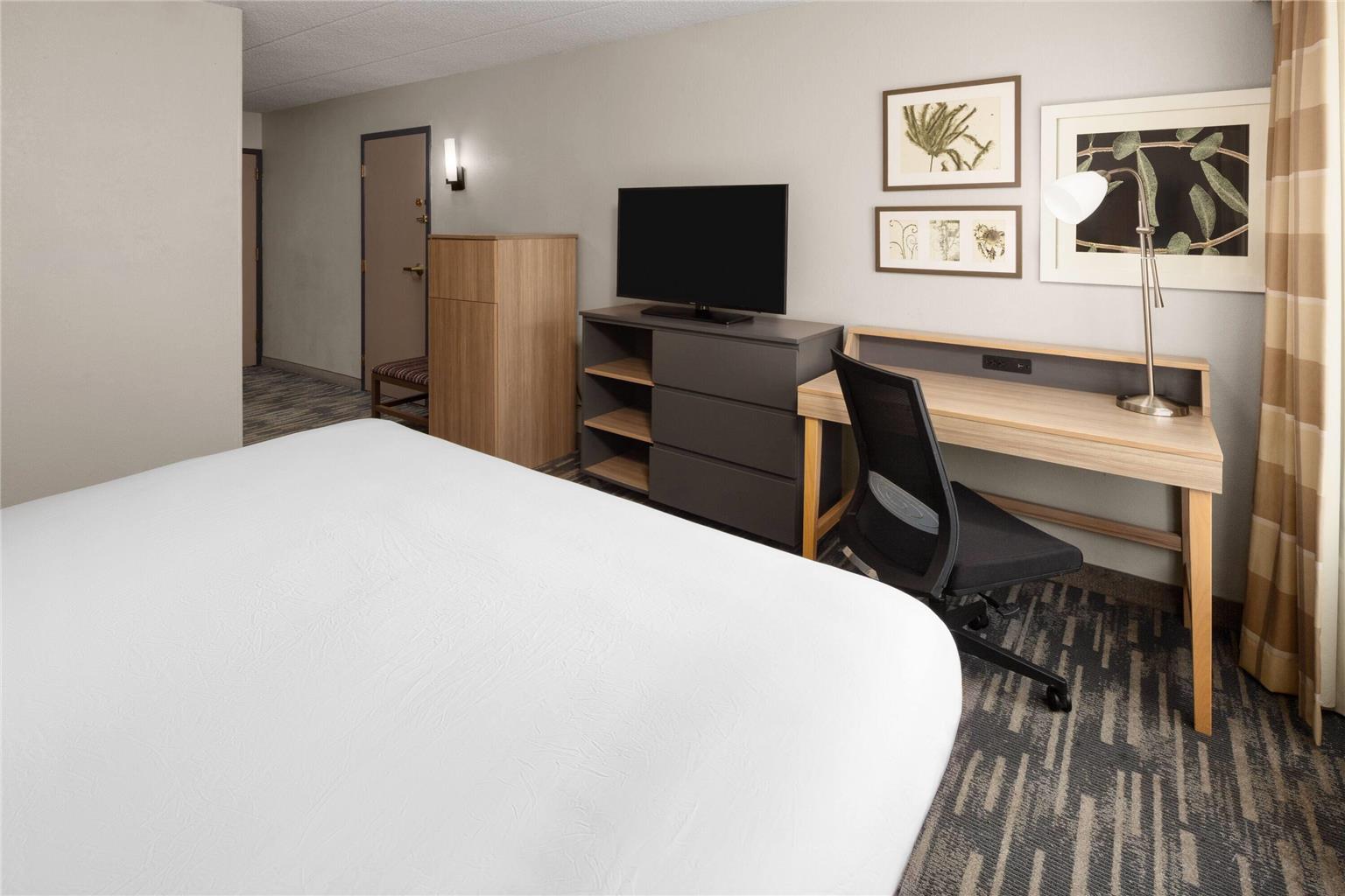 Wingate by Wyndham Lincoln Airport East I 80 - photo 12