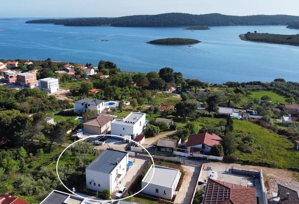 Villa Pura Vida with Sea View — 4-Star Luxury Hotel in Pula, Croatia