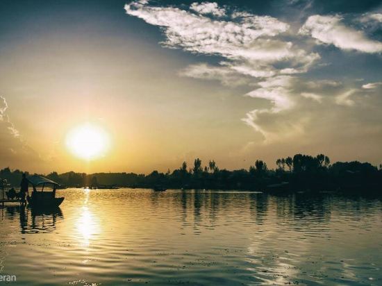 Shahbaaz Group of Houseboats — 4-Star Luxury Hotel in Srinagar, India