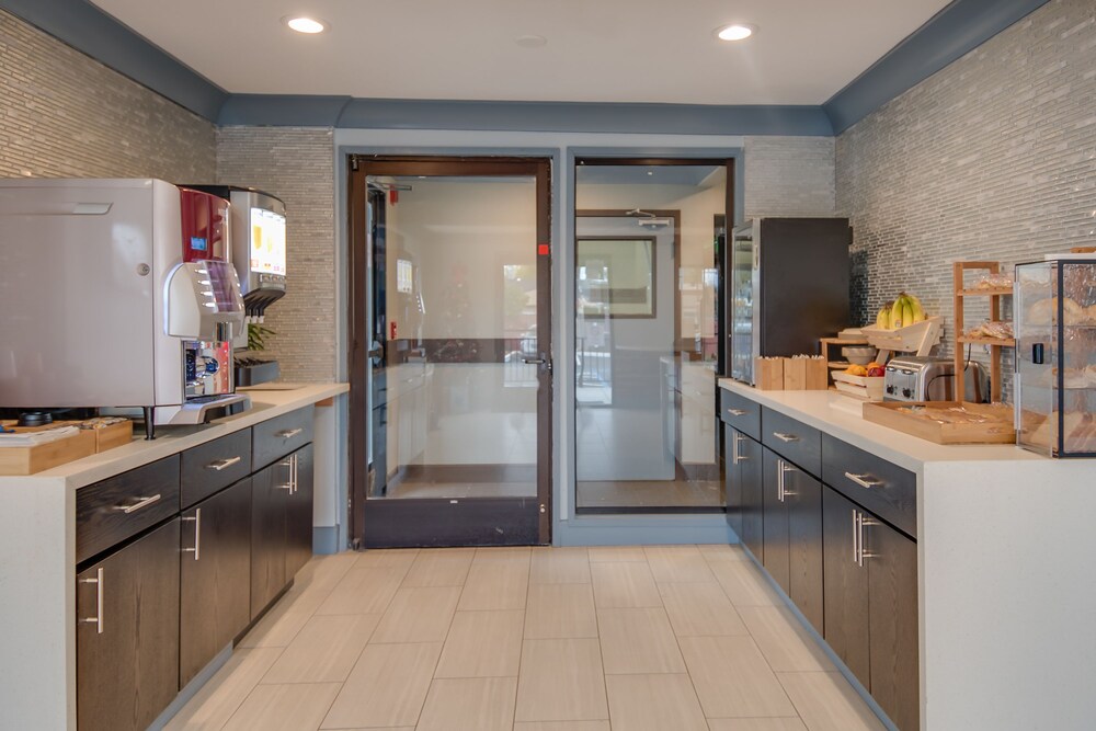 Americas Best Value Inn Hayward - photo 34