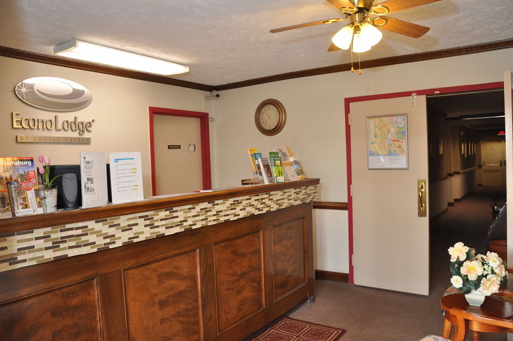 Econo Lodge Colonial - photo 2