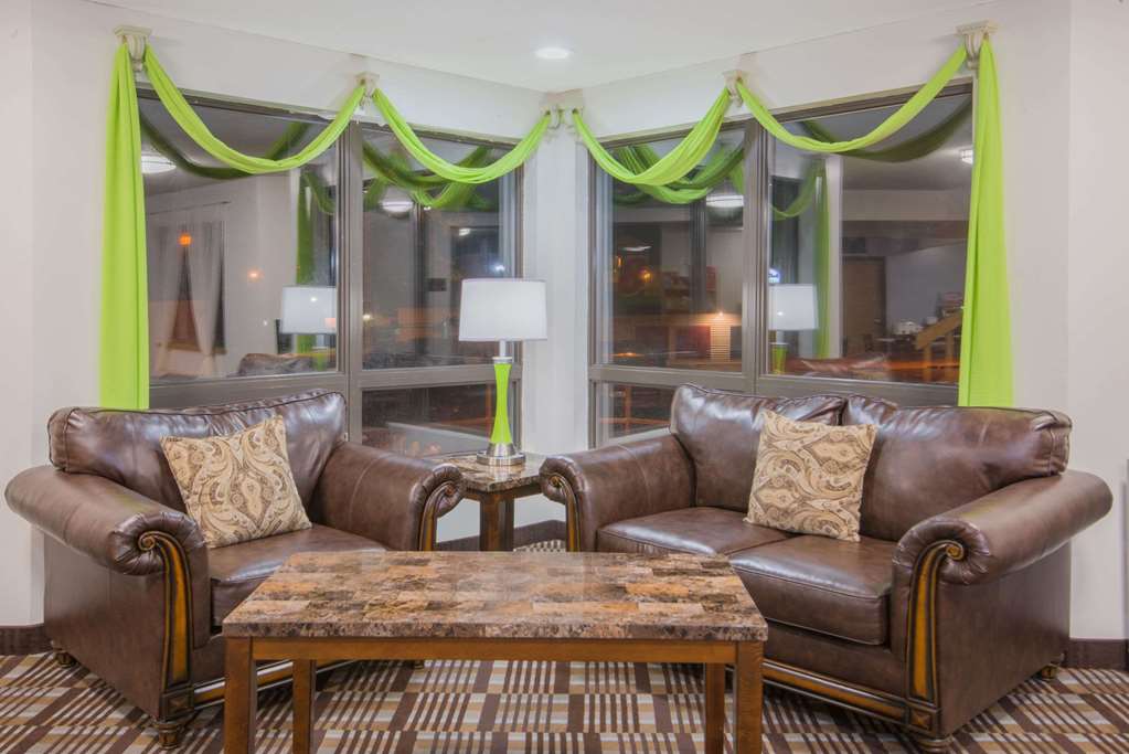 Super 8 by Wyndham Toledo - featured photo