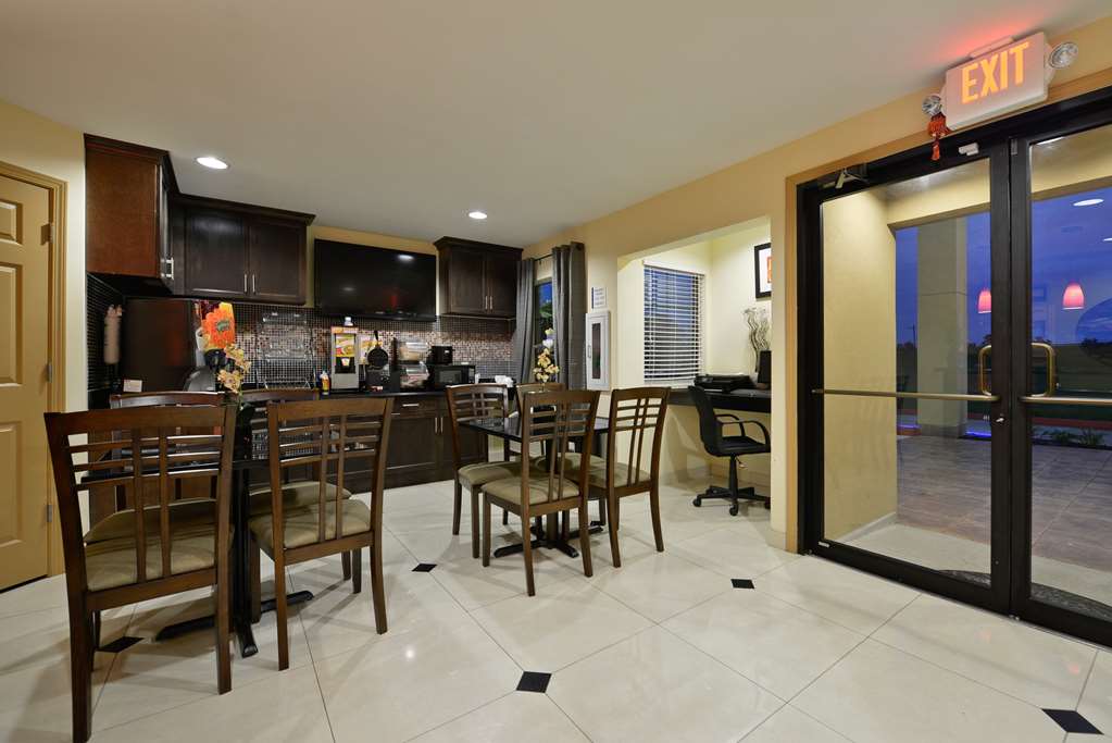 Americas Best Value Inn & Suites Lake Charles at I 210 Exit 11 - photo 15