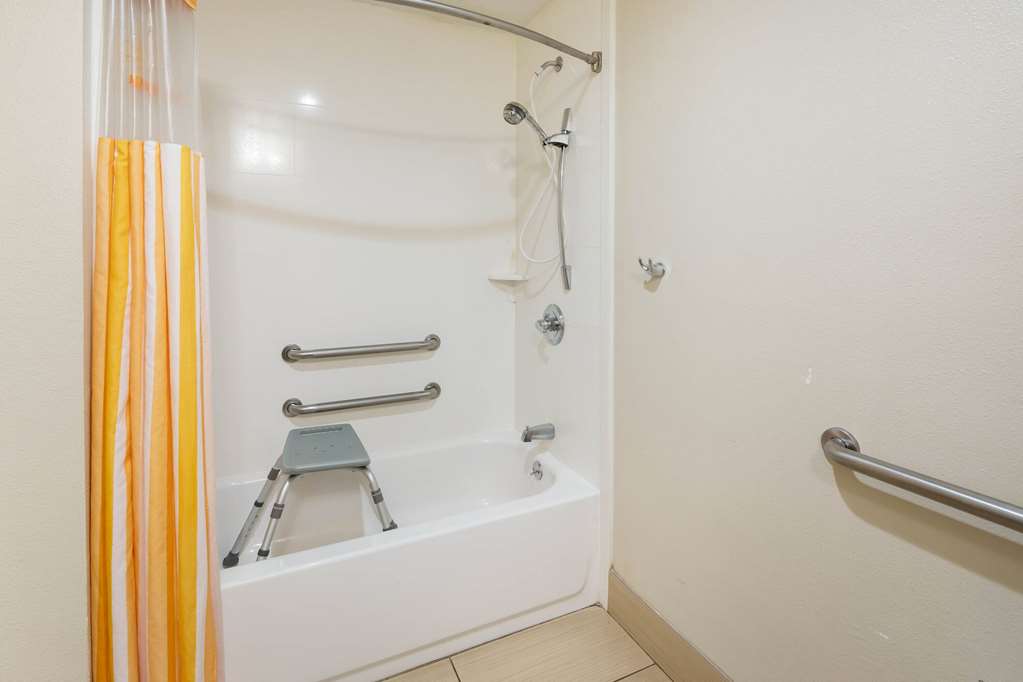 La Quinta Inn & Suites by Wyndham LaGrange I 85 - photo 17