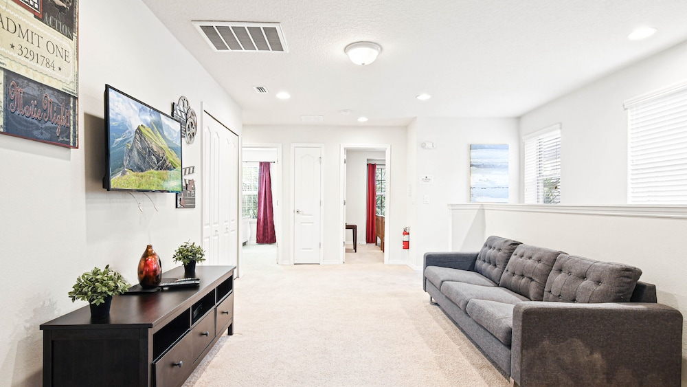 Free Waterpark Access 5br Resort Townhome w Pool - photo 15