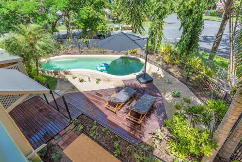 Casa De Playa Beach Townhouse — 4-Star Luxury Hotel in Holloways Beach, Australia
