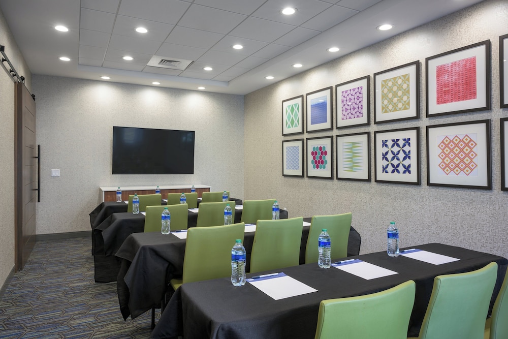 Holiday Inn Express & Suites Phoenix East Gilbert by IHG - photo 54