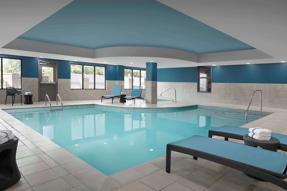 Hampton Inn Dandridge - photo 20