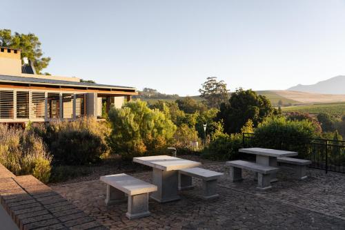 Avemore Olive Apartment full Backup power — 4-Star Luxury Hotel in Stellenbosch, South Africa