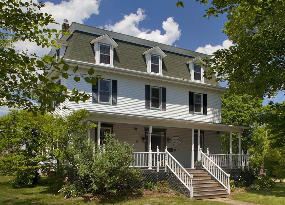 Blueberry Cove Inn — hotel in Narragansett