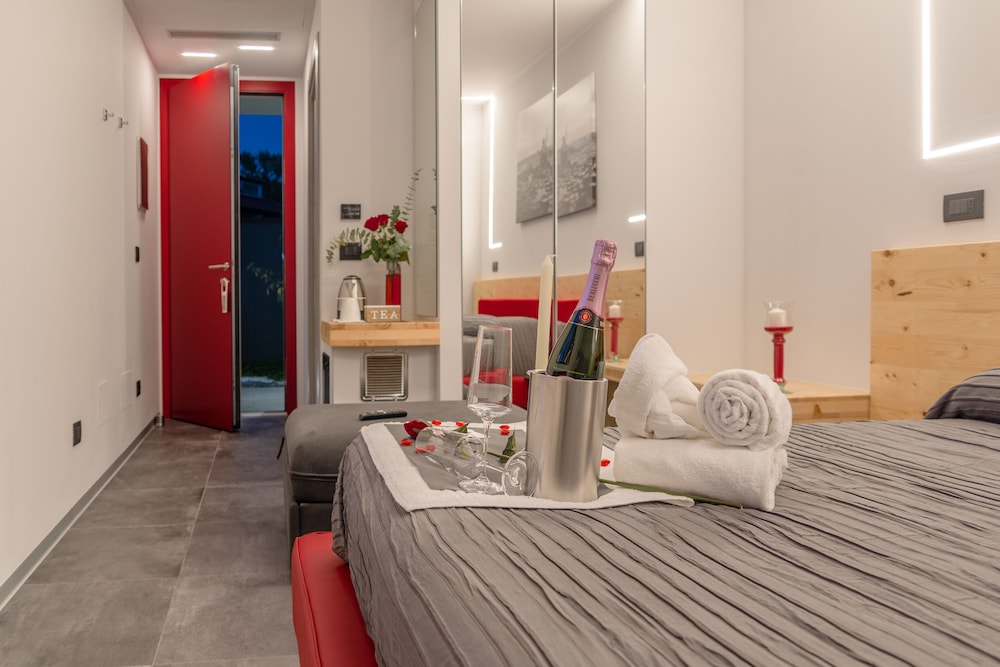 B&B Le Nazioni — 4-Star Luxury Hotel in Comacchio, Italy