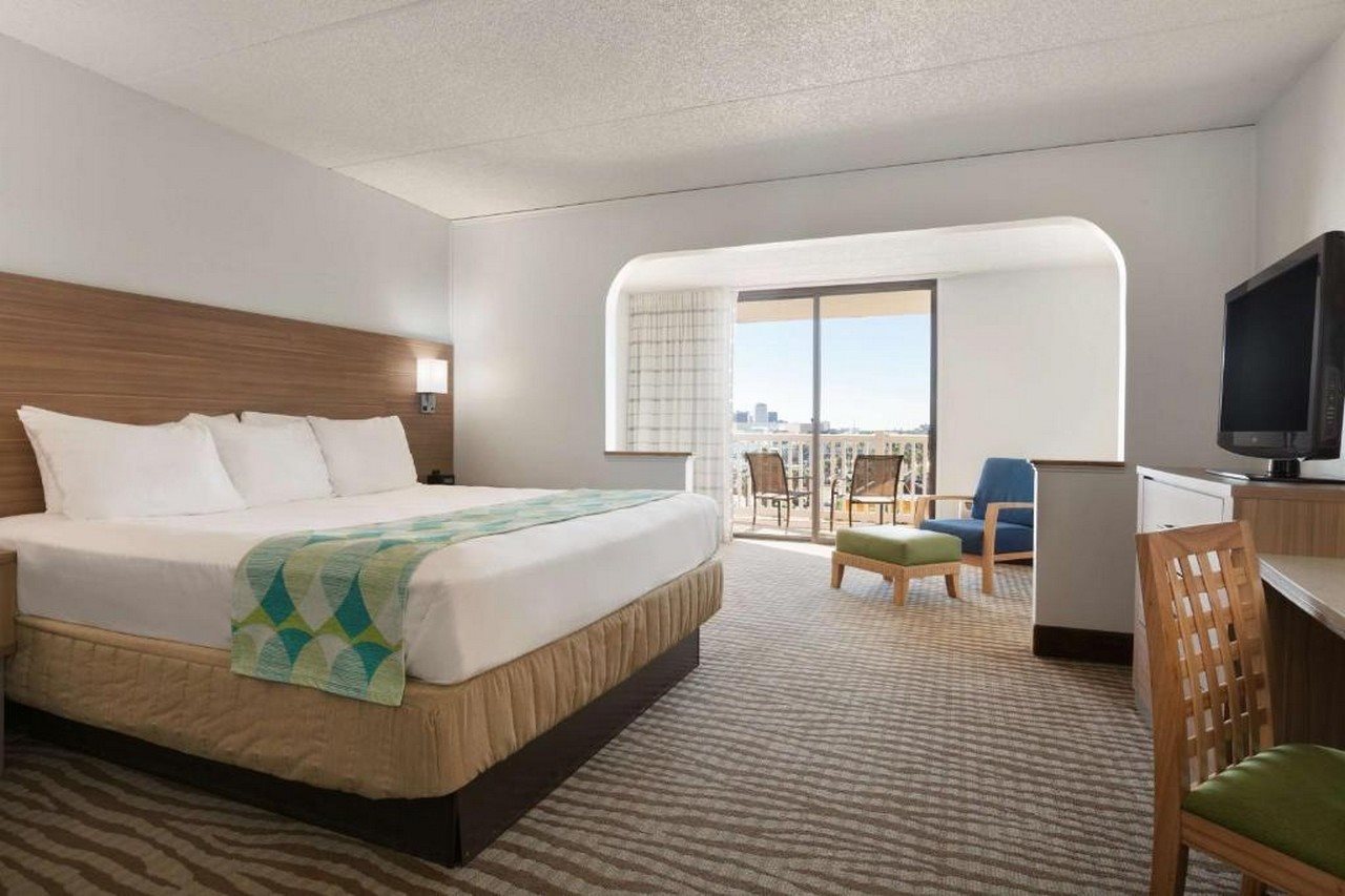 DoubleTree by Hilton Corpus Christi Beachfront - photo 2