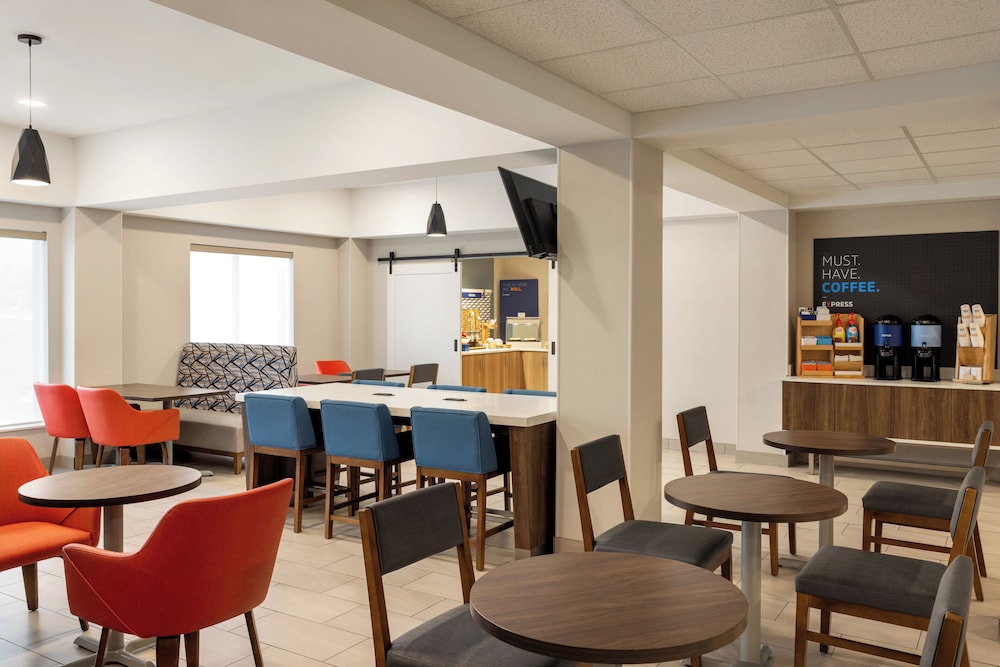 Holiday Inn Express Syracuse Airport by IHG - photo 36