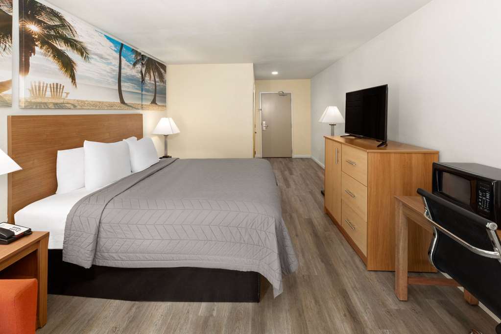 Days Inn by Wyndham Biloxi Beach - photo 13