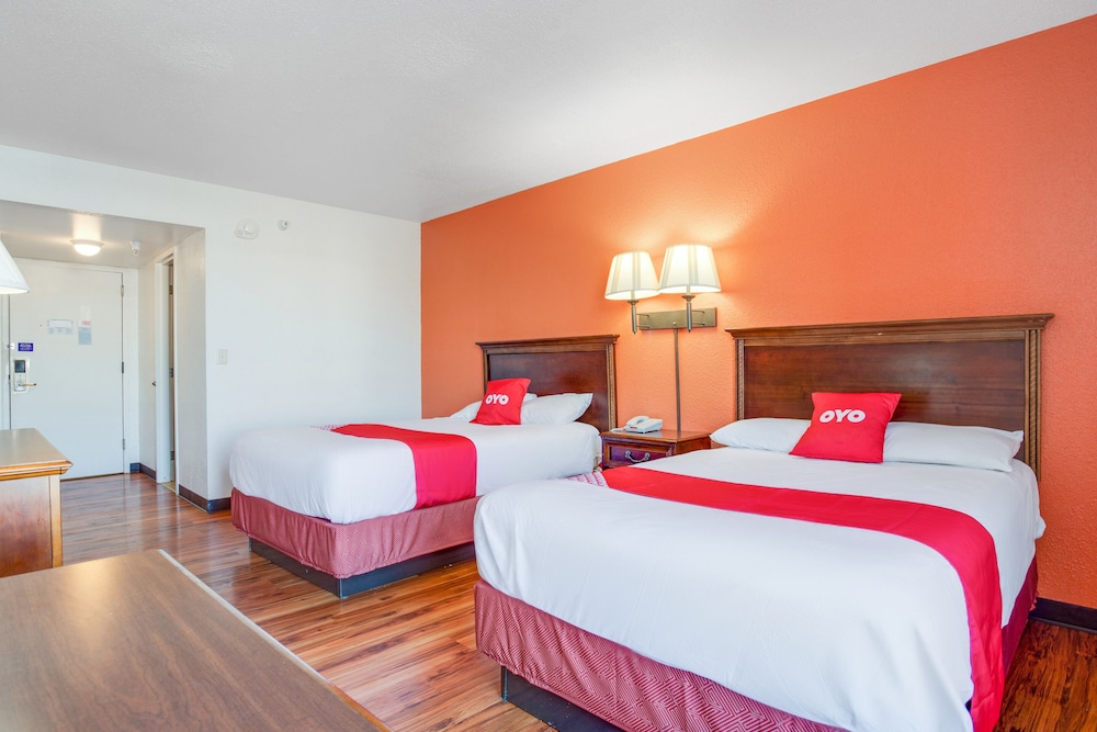 OYO Hotel Mona Lake Muskegon - photo 19