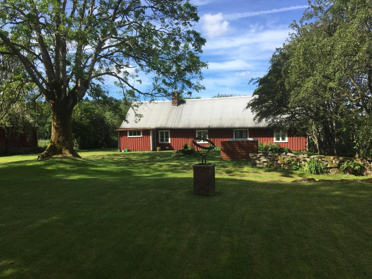 Tubbared. - carbon neutral hotel in Unknown City