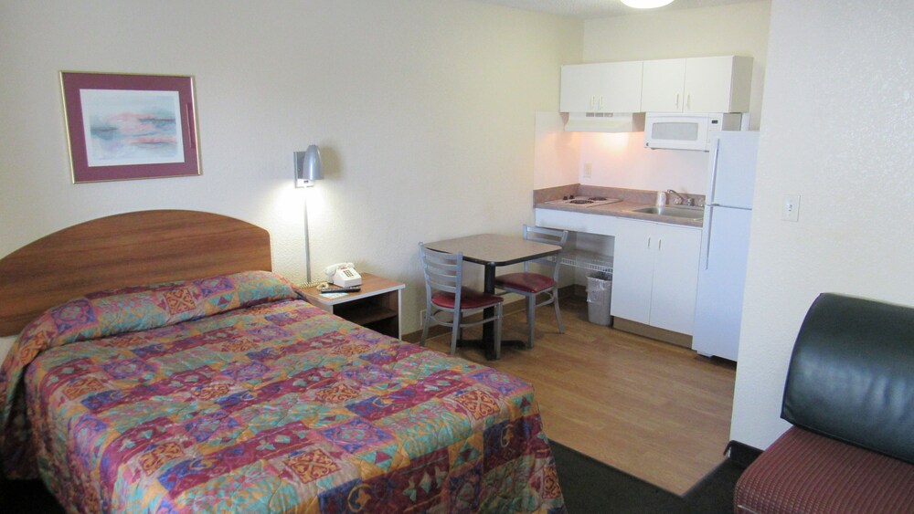 InTown Suites Extended Stay Nashville Bellevue - photo 7