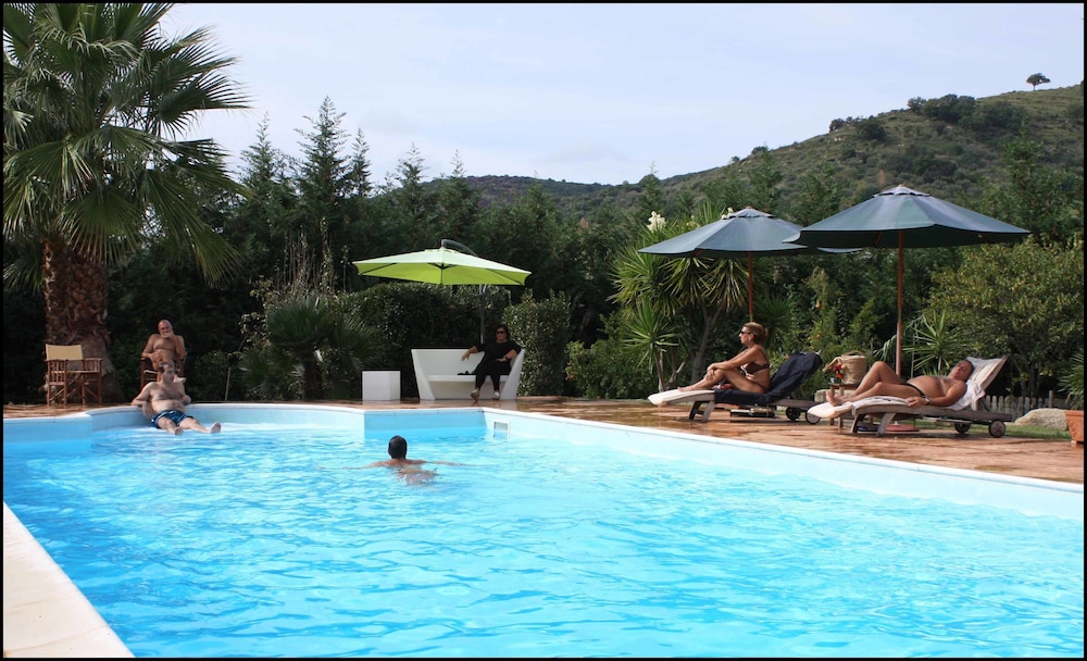 Villa Tresino Appartamenti B&B — 4-Star Luxury Hotel in Rome, Italy