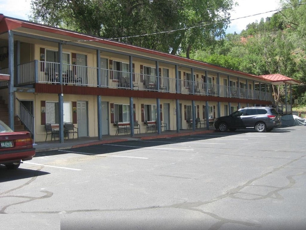Pikes Peak Inn - photo 24