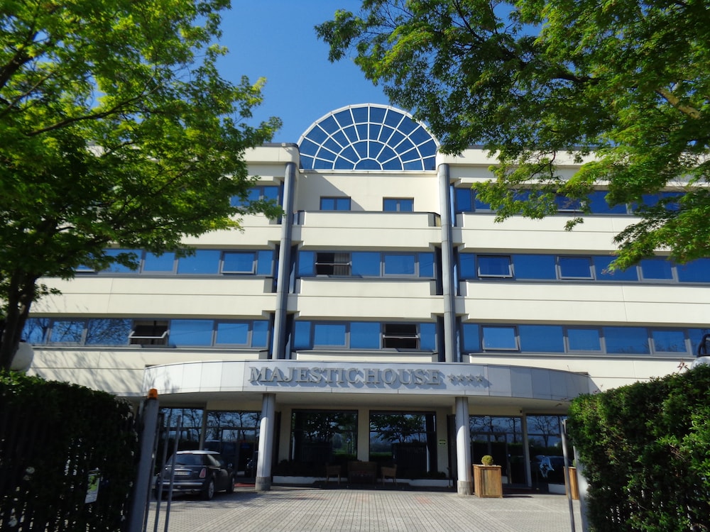 MajesticHouse Conference & Restaurant — 4-Star Luxury Hotel in Castenedolo, Italy