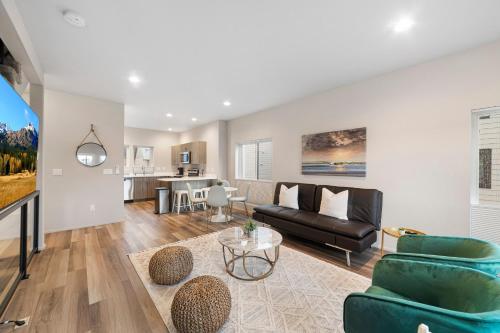 BRAND NEW Fully Updated Condo 918 in Anacortes — 4-Star Luxury Hotel in Anacortes, United States