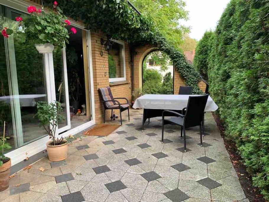 Entire home close to Hamburg train&airport nearby — 4-Star Luxury Hotel in Norderstedt, Germany