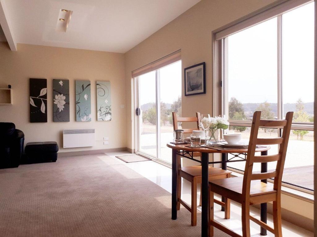 Couples Retreat with Mountain View Near Hobart — hotel in Sandford