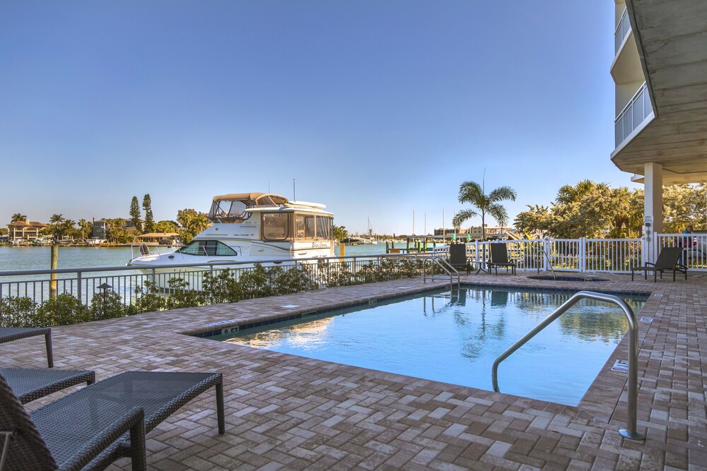 Provident Oceana Beachfront Suites - photo 29