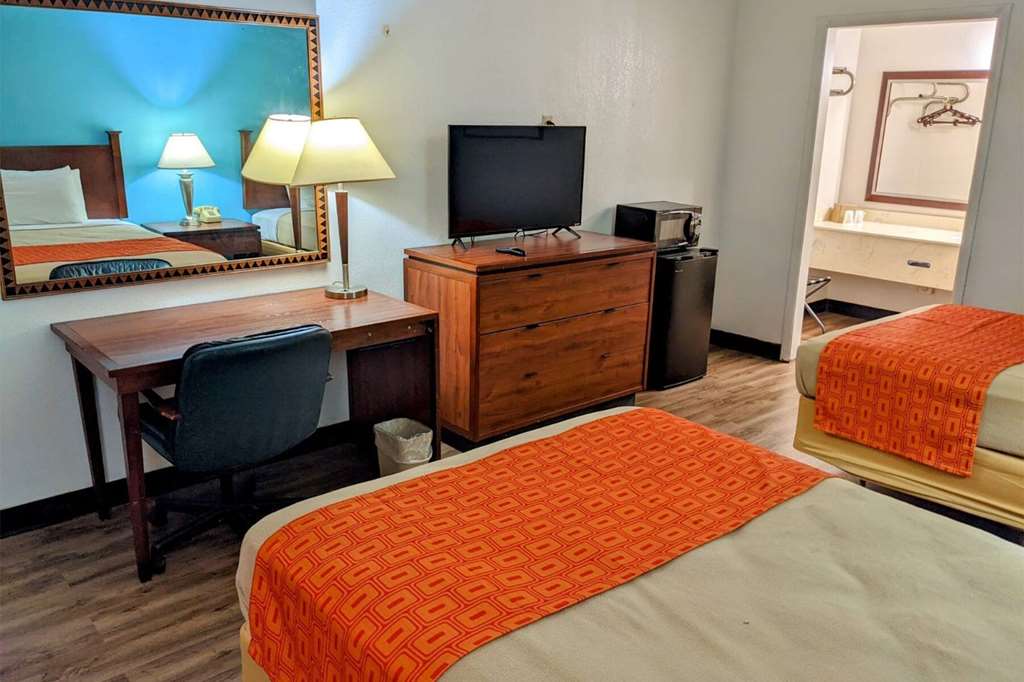 Howard Johnson BY Wyndham Hannibal - photo 8