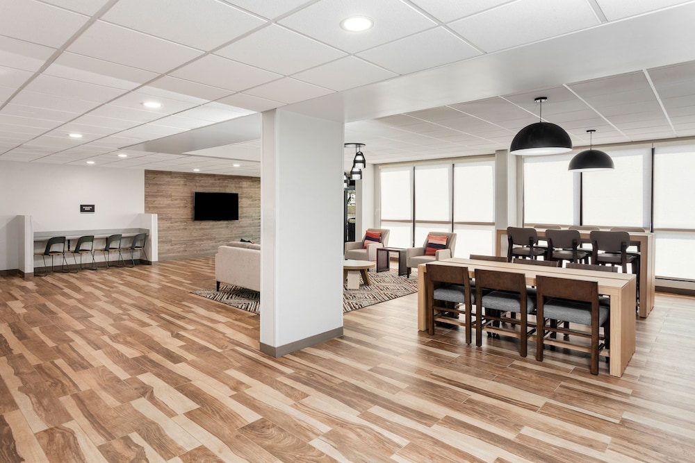 Candlewood Suites Columbus North - photo 2
