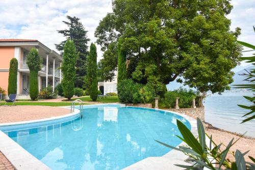 Beautiful Apartment on the Lake Pool & Parking Nr 123 — 4-Star Luxury Hotel in Porto Ceresio, Italy
