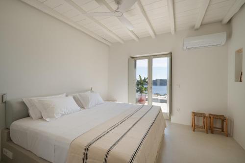 Phi Villa Serifos — 4-Star Luxury Hotel in Livadi, Greece