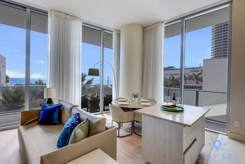 Spectacular ocean and beach view — 4-Star Luxury Hotel in Hollywood, United States