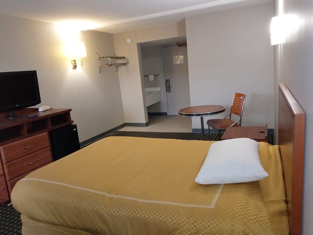 Peachtree Inn & suites - photo 36